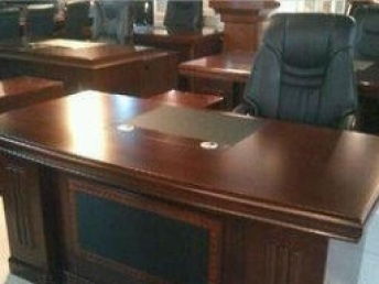 北京二手辦公家具廠 經(jīng)濟(jì)實(shí)惠的老板桌、屏風(fēng)工位與椅子選購(gòu)指南